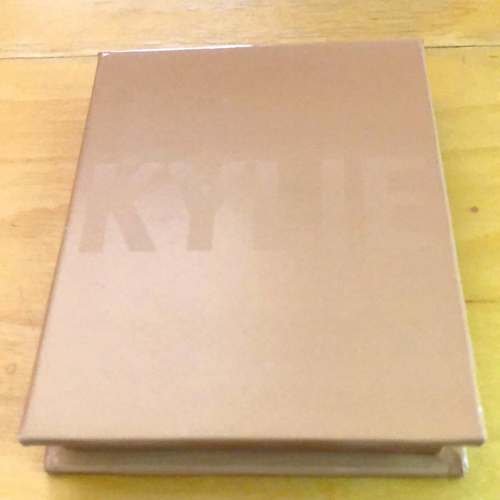 Kylie Cosmetics Pressed Illuminating Powder